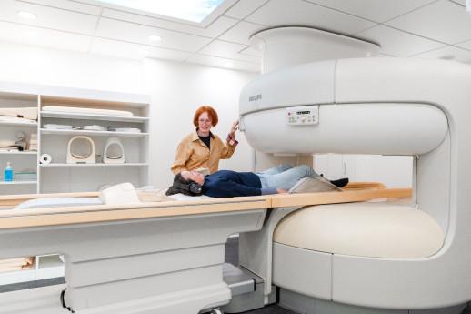 MFA führt MRT-Scan im offenen Gerät durch