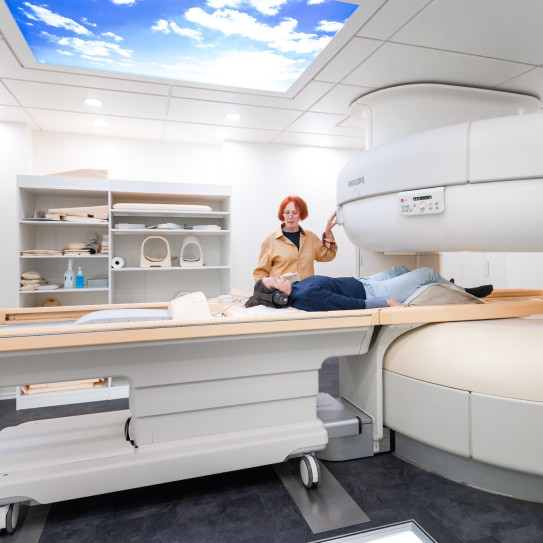 MFA führt MRT-Scan im offenen Gerät durch