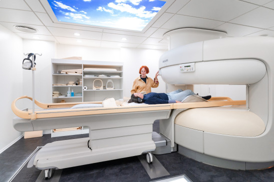 MFA führt MRT-Scan im offenen Gerät durch