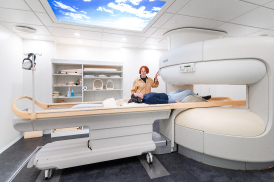 MFA führt MRT-Scan im offenen Gerät durch