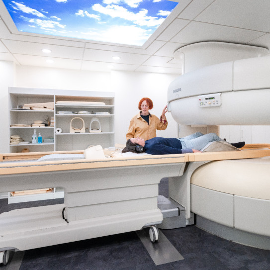 MFA führt MRT-Scan im offenen Gerät durch